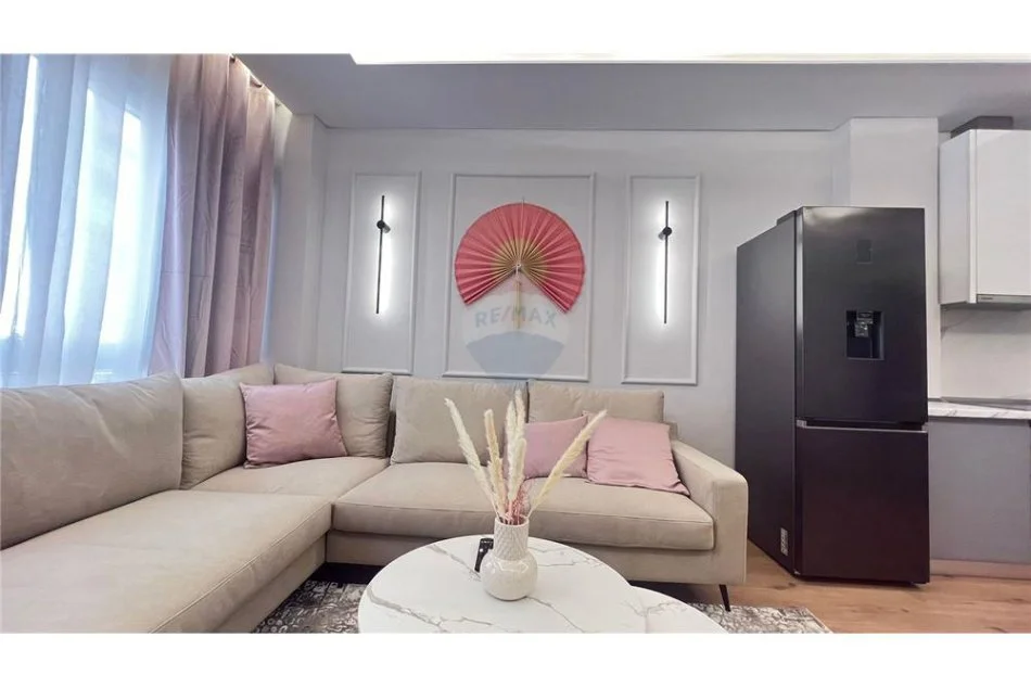 Tirane, shitet apartament 2+1 , 100 m² 220.000 € (Rrruga Hasan Alla - Komuna e Parisit - Kristal Center)