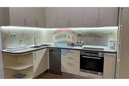 Tirane, jepet me qera apartament 2+1 , 113 m² 850 € (Komuna e Parisit - Kristal Center)