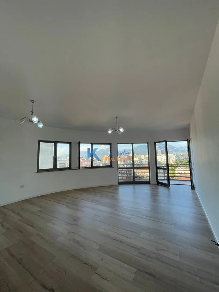 Tirane, shes apartament 1+1+Ballkon Kati 8, 76 m² 155.000 € (Zogu i Zi)