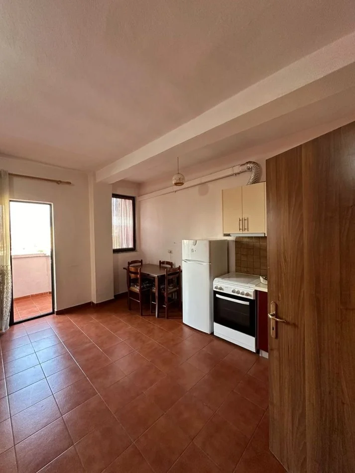 Tirane, jepet me qera apartament 1+1 , 80 m² (stacioni i trenit) - 450 euro
