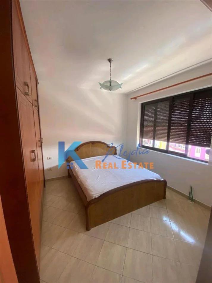 Tirane, jap me qera apartament 2+1+Ballkon Kati 3, 80 m² 500 € (Kinostudio)