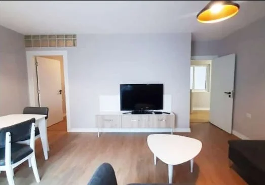 Tirane, jepet me qera apartament 2+1 Kati 2, 80 m² 600 € (Rruga Myslym Shyri)