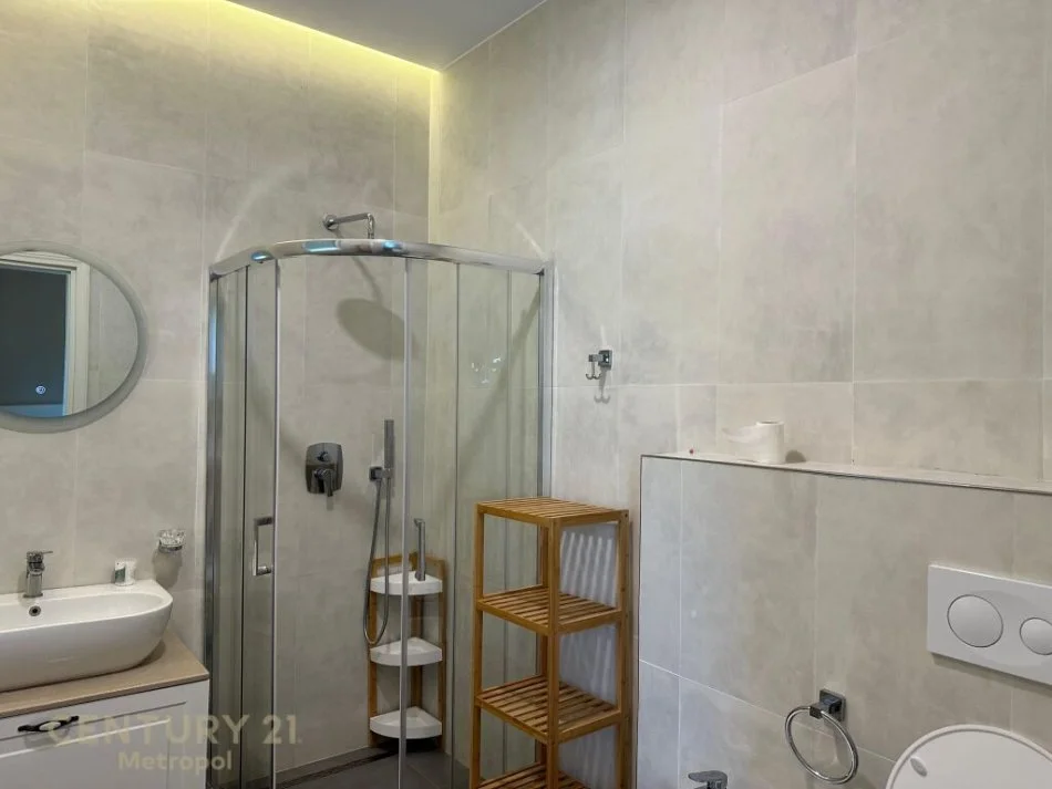 𝐓𝐢𝐫𝐚𝐧𝐞, 𝐣𝐞𝐩𝐞𝐭 𝐦𝐞 𝐪𝐞𝐫𝐚 𝐚𝐩𝐚𝐫𝐭𝐚𝐦𝐞𝐧𝐭 𝟐+𝟏 𝐊𝐚𝐭𝐢 𝟏, 𝟏𝟎𝟓 𝐦² 𝟏.𝟒𝟎𝟎 € (𝐐𝐞𝐧𝐝𝐫𝐚 𝐓𝐫𝐞𝐠𝐭𝐚𝐫𝐞 𝐓𝐄𝐆)