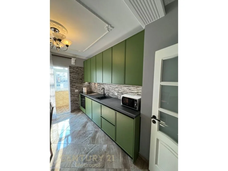 𝐓𝐢𝐫𝐚𝐧𝐞, 𝐣𝐞𝐩𝐞𝐭 𝐦𝐞 𝐪𝐞𝐫𝐚 𝐚𝐩𝐚𝐫𝐭𝐚𝐦𝐞𝐧𝐭 𝟐+𝟏 𝐊𝐚𝐭𝐢 𝟒, 𝟗𝟔 𝐦² 𝟏.𝟏𝟎𝟎 € (𝐈𝐬𝐡 𝐁𝐥𝐥𝐨𝐤𝐮)