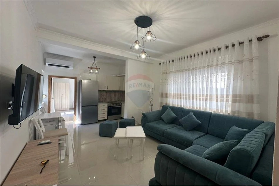 Tirane, jepet me qera apartament 2+1 Kati 3, 71 m² 700 € (Rruga e Durrësit)