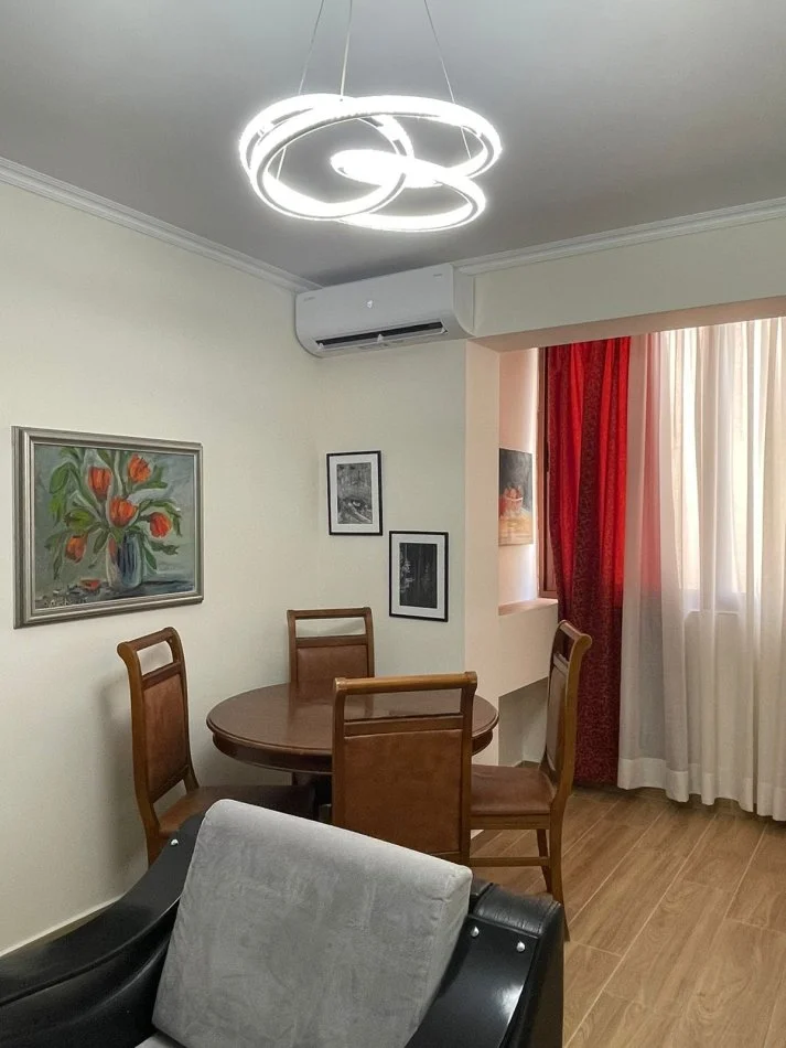 Tirane, jepet me qera apartament 2+1+Ballkon Kati 3, 77 m² 600 € (RRUGA E DURRESIT)