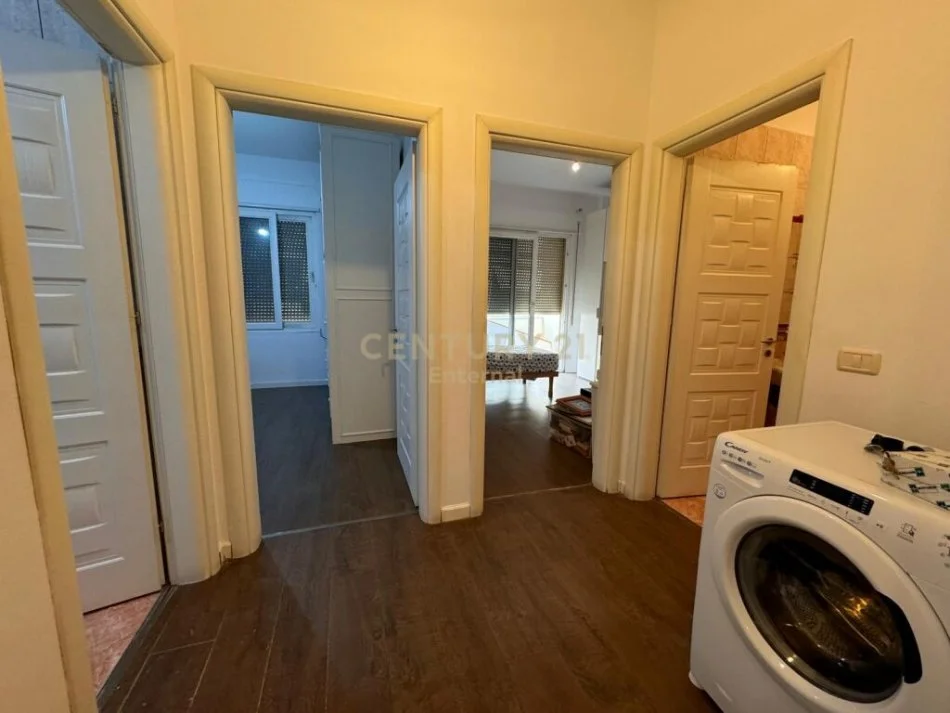 𝐓𝐢𝐫𝐚𝐧𝐞, 𝐣𝐞𝐩𝐞𝐭 𝐦𝐞 𝐪𝐞𝐫𝐚 𝐚𝐩𝐚𝐫𝐭𝐚𝐦𝐞𝐧𝐭 𝟐+𝟏 𝐊𝐚𝐭𝐢 𝟒, 𝟏𝟎𝟎 𝐦² 𝟕𝟎𝟎 € (𝐊𝐨𝐩𝐬𝐡𝐭𝐢 𝐁𝐨𝐭𝐚𝐧𝐢𝐤 𝐙𝐨𝐨𝐥𝐨𝐠𝐣𝐢𝐤)