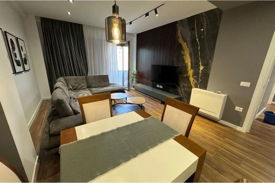 Tirane, jepet me qera apartament 1+1 Kati 5, 86 m² 800 € (Pazari i Ri)