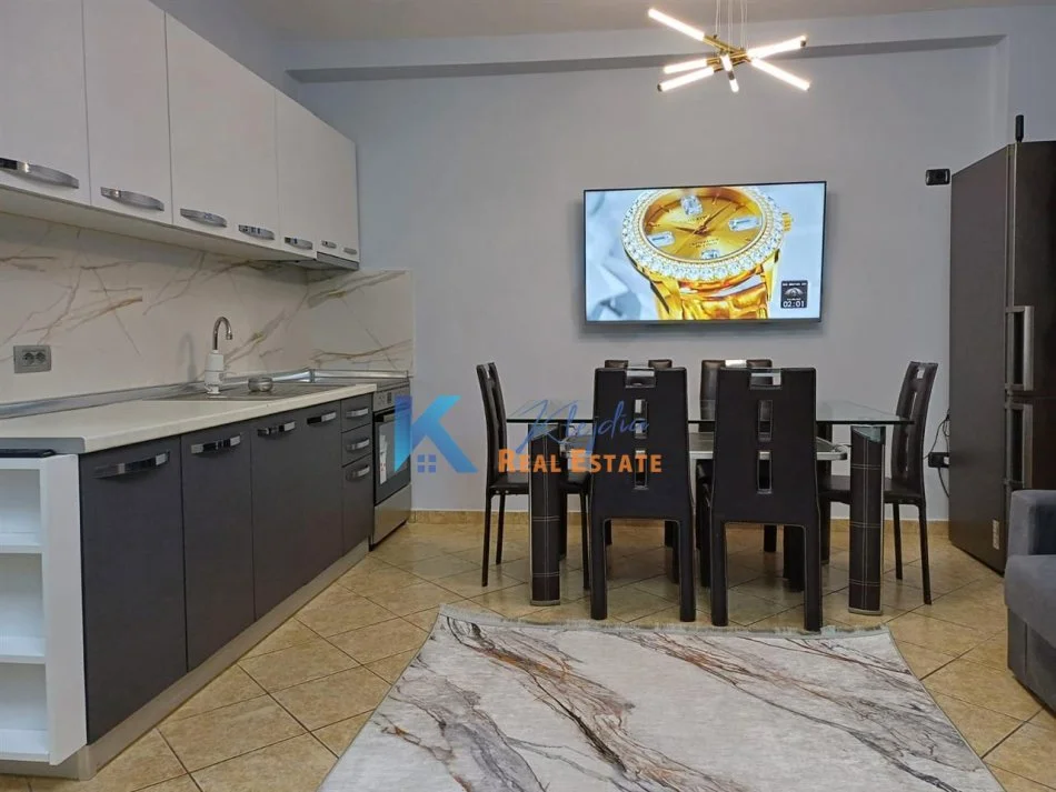 Tirane, jepet me qera apartament 2+1 Kati 1, 100 m² 800 € (Pazari i Ri, rruga Hoxha Tahsin)