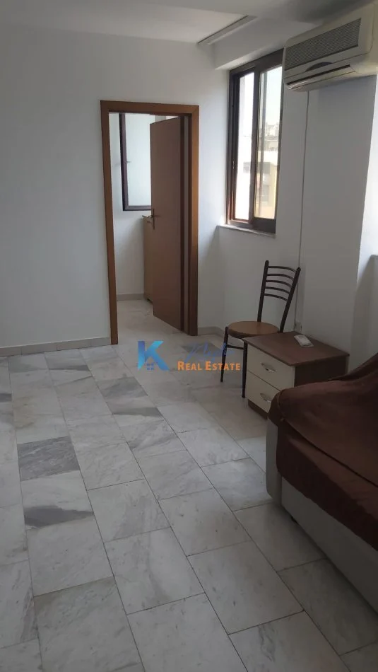 Tirane, jepet me qera apartament 2+1 Kati 4, 90 m² (Rruga Fortuzi, afer shkolles Asim Vokshi)