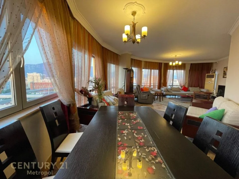 𝐓𝐢𝐫𝐚𝐧𝐞, 𝐣𝐞𝐩𝐞𝐭 𝐦𝐞 𝐪𝐞𝐫𝐚 𝐚𝐩𝐚𝐫𝐭𝐚𝐦𝐞𝐧𝐭+𝐯𝐞𝐫𝐚𝐧𝐝𝐞 | 𝐏𝐞𝐧𝐭𝐡𝐨𝐮𝐬𝐞 𝟑+𝟏 𝐊𝐚𝐭𝐢 𝟏𝟒, 𝟏𝟔𝟐 𝐦² 𝟏.𝟓𝟎𝟎 € (𝐙𝐨𝐠𝐮 𝐈 𝐙𝐢)