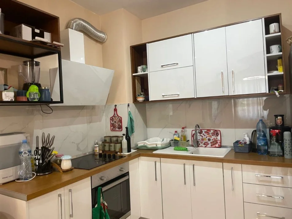 Tirane, jepet me qera apartament 2+1 Kati 2, 83 m² 650 € 