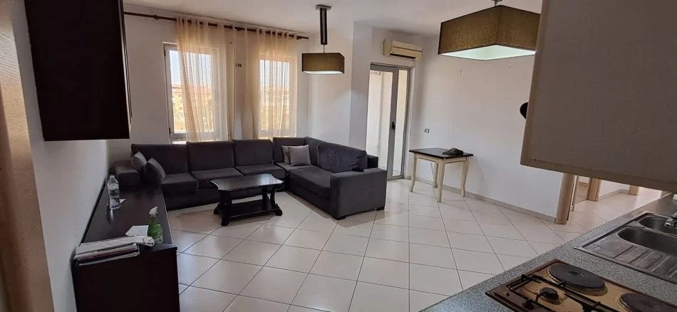 Tirane, jepet me qera apartament 2+1 Kati 4, 350 € (ali dem)