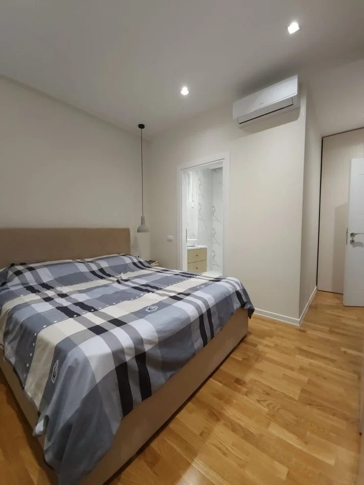 Tirane, shitet apartament 2+1+Ballkon Kati 4, 124 m² 185.000 € (Kinostudio)