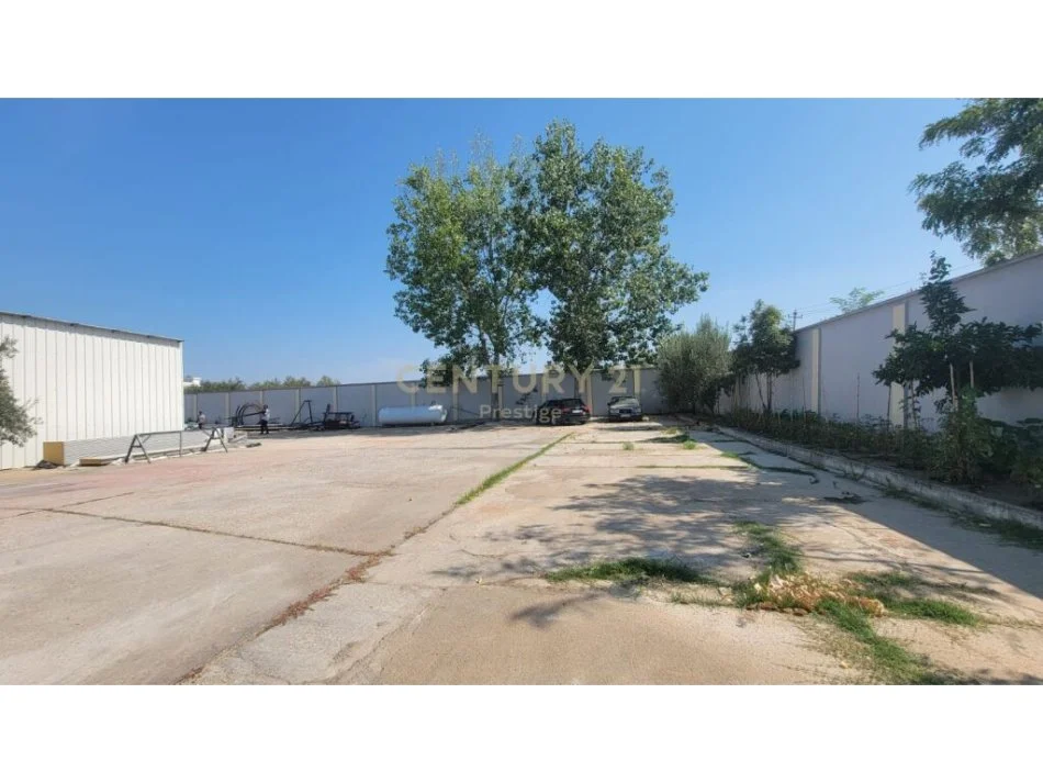 𝐕𝐥𝐨𝐫𝐞, 𝐬𝐡𝐢𝐭𝐞𝐭 𝐚𝐦𝐛𝐣𝐞𝐧𝐭 𝐛𝐢𝐳𝐧𝐞𝐬𝐢 𝐊𝐚𝐭𝐢 𝟏, 𝟔.𝟗𝟕𝟓 𝐦² 𝟔𝟗𝟎.𝟎𝟎𝟎 € (𝐏𝐚𝐧𝐚𝐣𝐚)