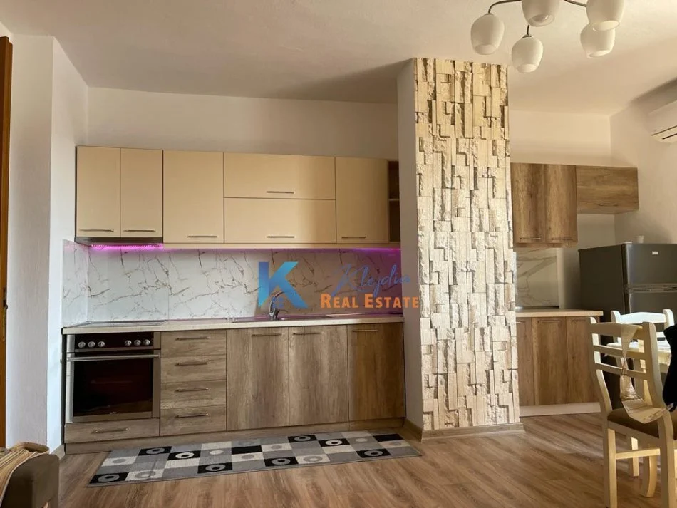 Tirane, jepet me qera apartament 2+1 , 120 m² (Zog te Zi, afer Ring Center)