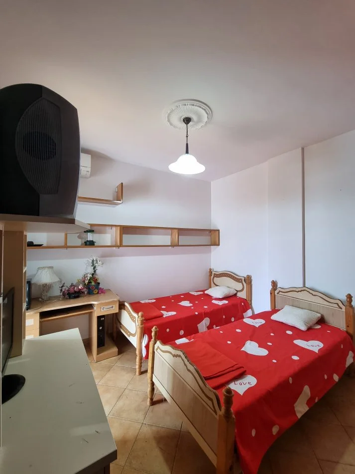 Tirane, jepet me qera apartament 2+1+Ballkon Kati 8, 120 m² 600 € (qender)