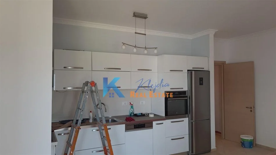 Tirane, jepet me qera apartament 2+1 Kati 4, 110 m² 1000 € (Liqeni i Thate, afer kompleksit Fz Construction)