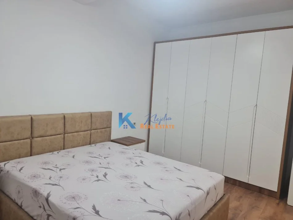 Tirane, jepet me qera apartament 2+1 Kati 1, 79 m² 700 € (Kodra e Diellit, afer Eleonores)