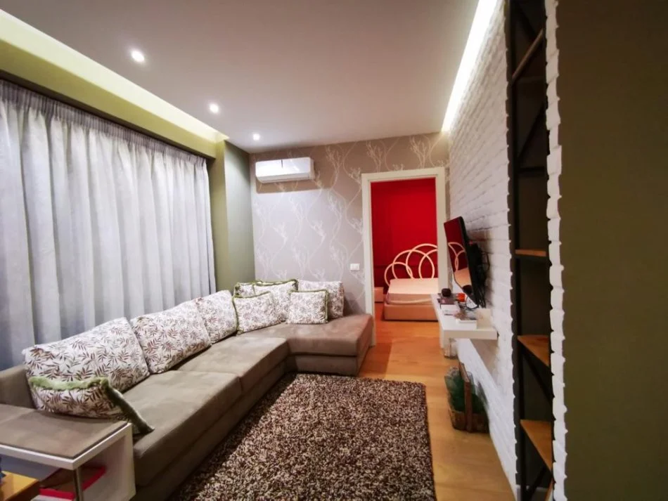 Tirane, shitet apartament 1+1+Ballkon Kati 2, 75 m² 230.000 € (Rr. Kavajes)