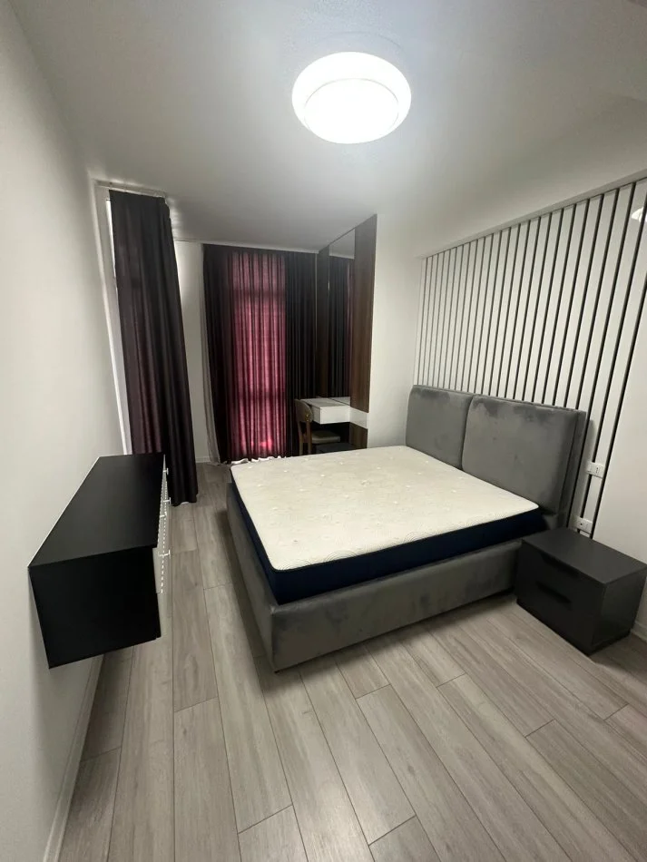 Tirane, jepet me qera apartament 1+1+Ballkon Kati 5, 70 m² 650 € (Komuna e Parisit, Kika 2)