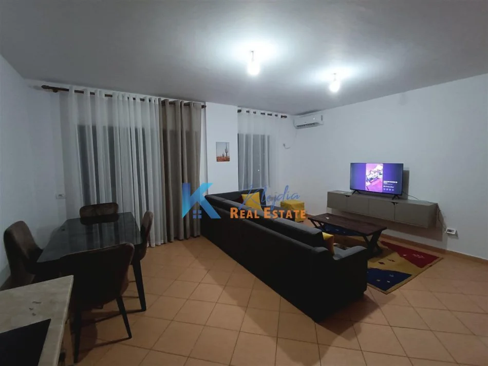 Tirane, jepet me qera apartament 2+1 Kati 9, 100 m² (21 Dhjetori, afer Ish Universitetit UET)