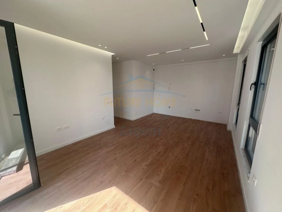 Tirane, shitet 2+1+Ballkon Kati 3, 200,000 € (Porcelan)