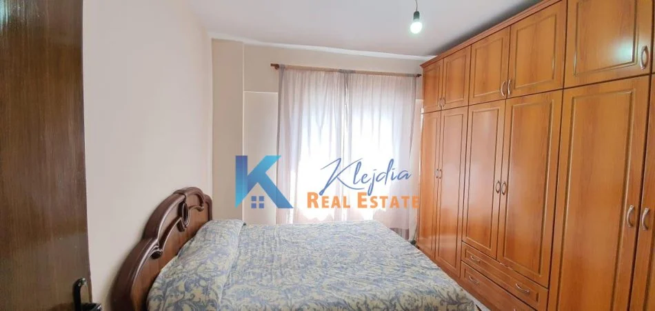 Tirane, jepet me qera apartament 2+1 Kati 3, 85 m² 500 € (2+1 per qira ne Laprake, afer Hotel Relax)