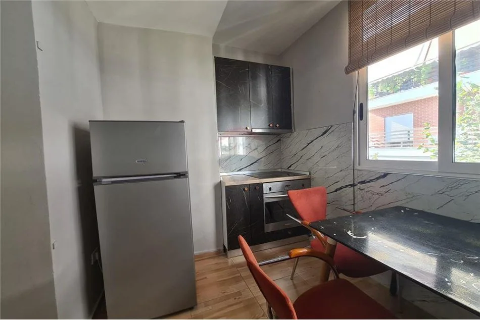 Tirane, jepet me qera apartament 2+1 Kati 2, 85 m² 500 € (Rruga Tafaj - Pazari i Ri)