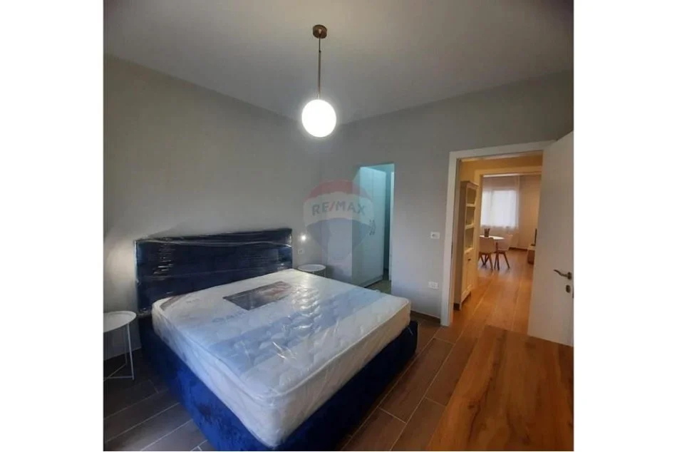 Tirane, jepet me qera apartament 1+1 Kati 4, 60 m² 550 € (Qendër - Kafe Flora)