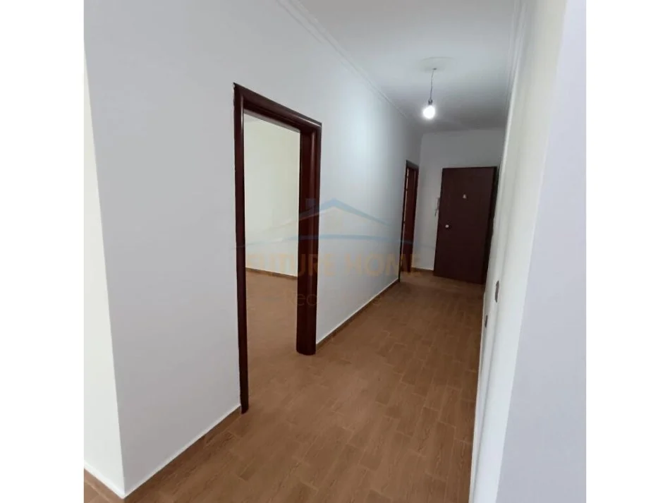 Vlore, shitet apartament 2+1 Kati 2, 106 m² 200.000 € (Lungomare)