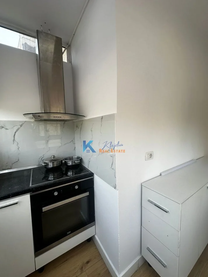 Tirane, shitet apartament 2+1+Ballkon Kati 2, 73 m² 155.000 € (Rruga Mine Peza)