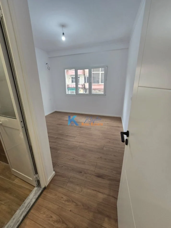 Tirane, shitet apartament 2+1 Kati 2, 87 m² 210.000 € (Rruga e Elbasanit, prane Lion Park)