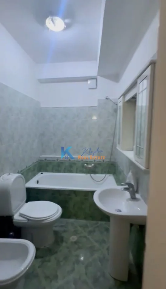 Tirane, jepet me qera apartament 1+1 Kati 3, 62 m² 540 € (Myslym Shyr, te BKT-ja)