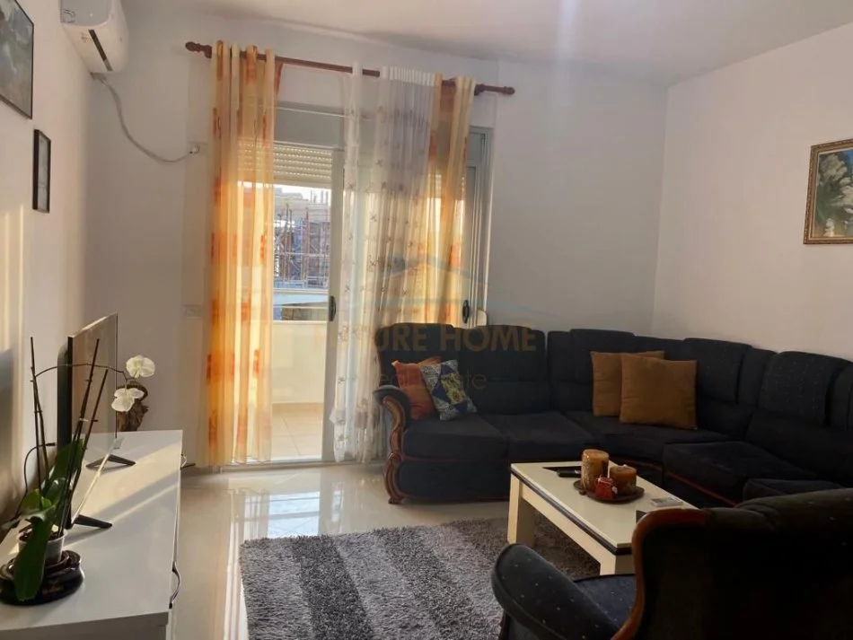 Vlore, jepet me qera apartament 2+1 Kati 9, 94 m² 400 € (Plazhi i Vjeter) RV44314