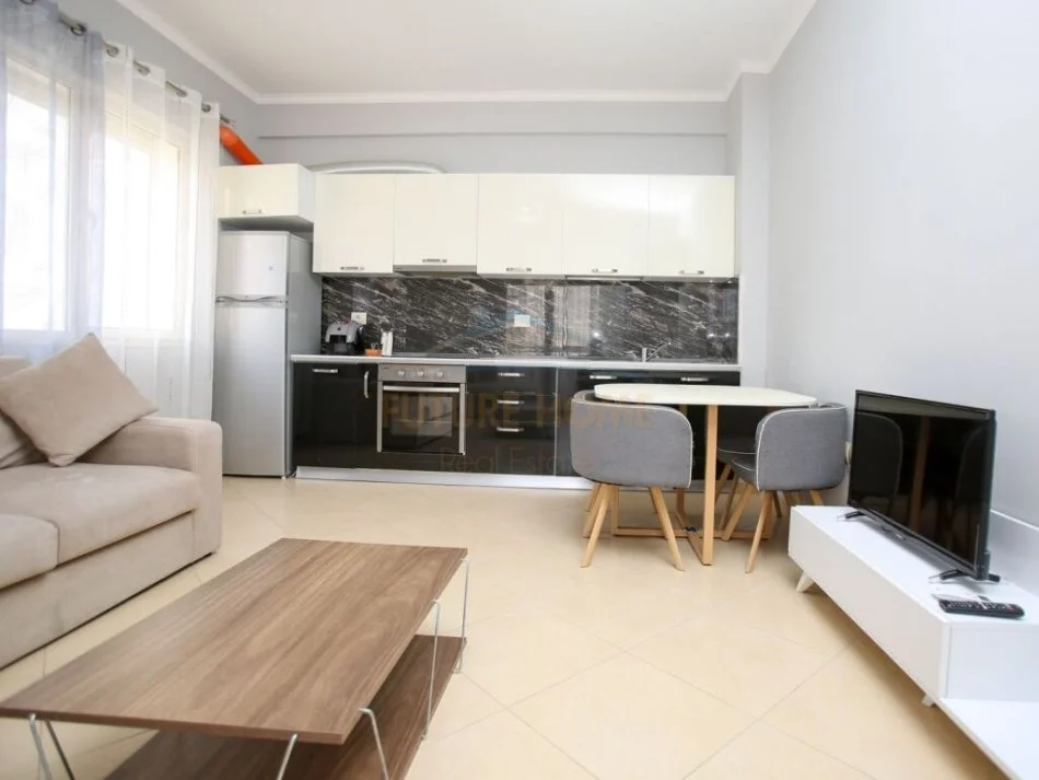 Vlore, jepet me qera apartament 1+1+Garazh Kati 7, 65 m² 350 € (Pas CHIC Hotel, Rruga Cameria) RV44307