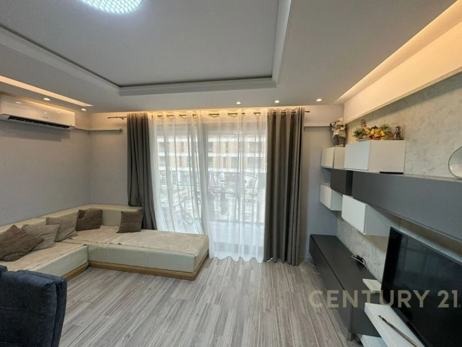 𝐓𝐢𝐫𝐚𝐧𝐞, 𝐬𝐡𝐢𝐭𝐞𝐭 𝐚𝐩𝐚𝐫𝐭𝐚𝐦𝐞𝐧𝐭 𝟑+𝟏 𝐊𝐚𝐭𝐢 𝟏, 𝟏𝟑𝟐 𝐦² 𝟐𝟔𝟎.𝟎𝟎𝟎 € (𝐃𝐨𝐧 𝐁𝐨𝐬𝐜𝐨)