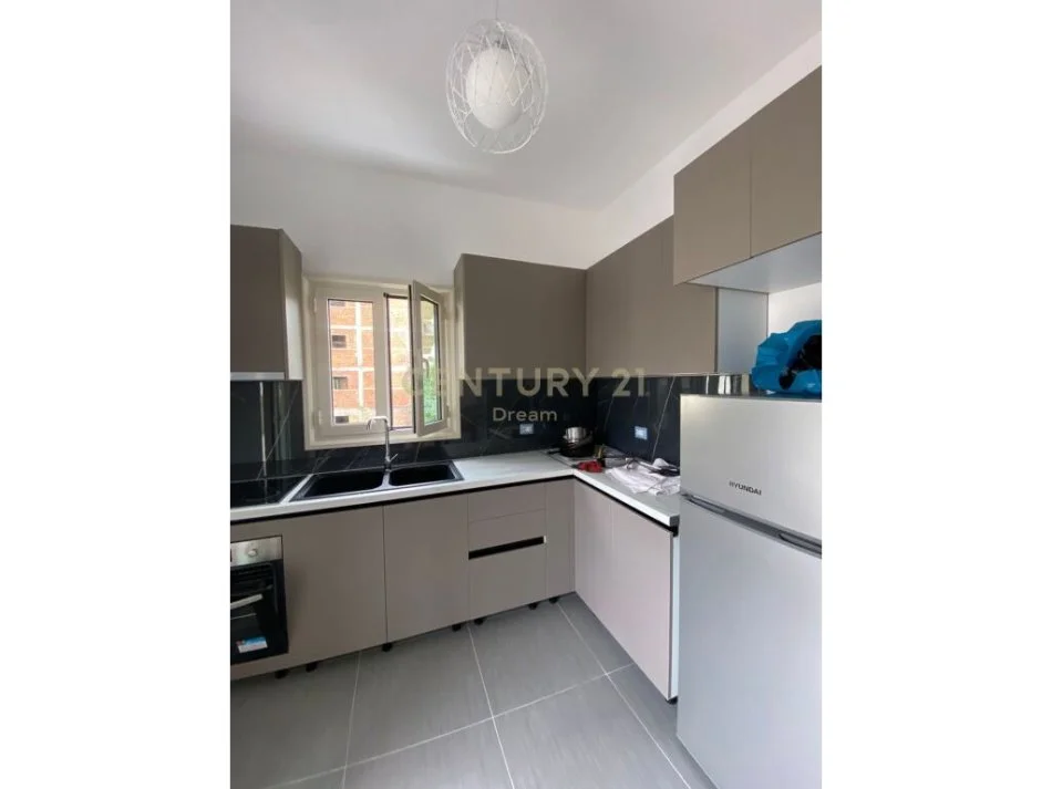 Tirane, jepet me qera apartament 3+1+Ballkon Kati 2, 110 m² 450 € (Rruga e Kokonozeve Tirana, Albania)