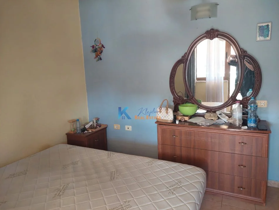Tirane, jepet me qera apartament 2+1+Ballkon Kati 5, 100 m² 600 € (Oxhaku)