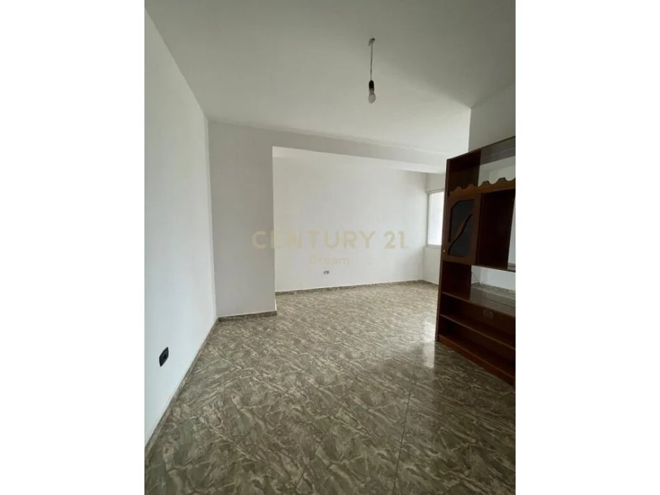Tirane, shitet apartament 2+1+Ballkon Kati 6, 120.000 € (Porcelan)