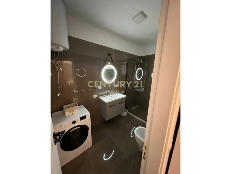 Tirane, jepet me qera garsonier 1+1 Kati 7, 40 m² 500 € 