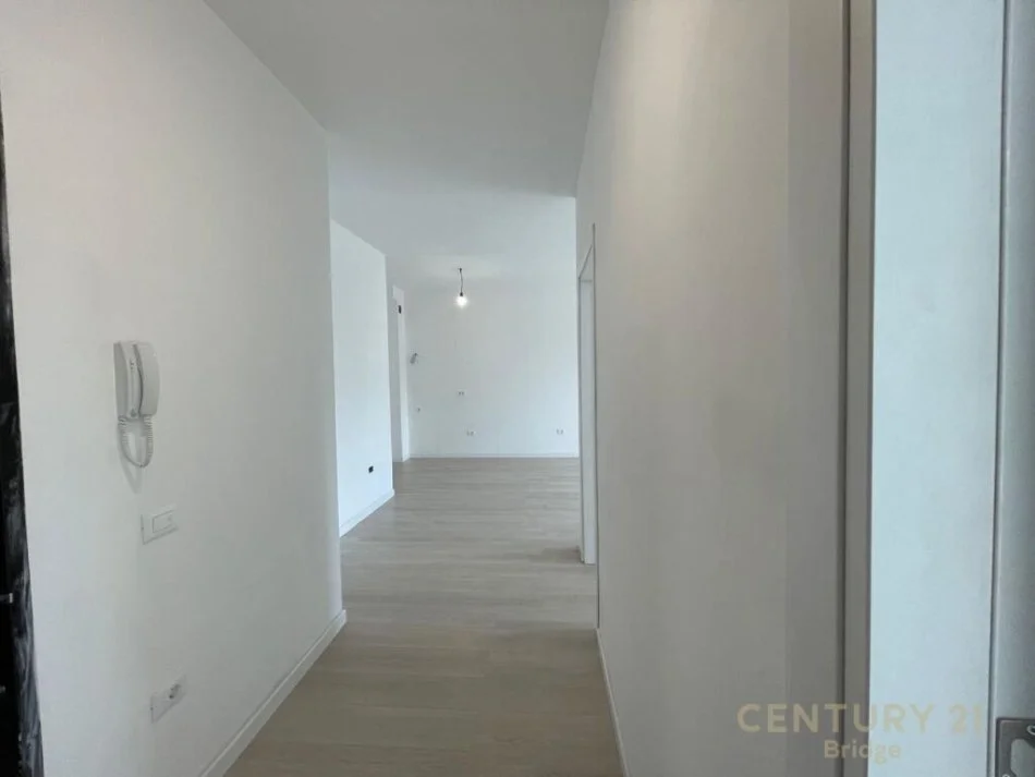 𝐓𝐢𝐫𝐚𝐧𝐞, 𝐣𝐞𝐩𝐞𝐭 𝐦𝐞 𝐪𝐞𝐫𝐚 𝐚𝐩𝐚𝐫𝐭𝐚𝐦𝐞𝐧𝐭 𝟐+𝟏 𝐊𝐚𝐭𝐢 𝟗, 𝟗𝟑 𝐦² 𝟔𝟓𝟎 € (𝐌𝐲𝐬𝐥𝐲𝐦 𝐒𝐡𝐲𝐫𝐢)