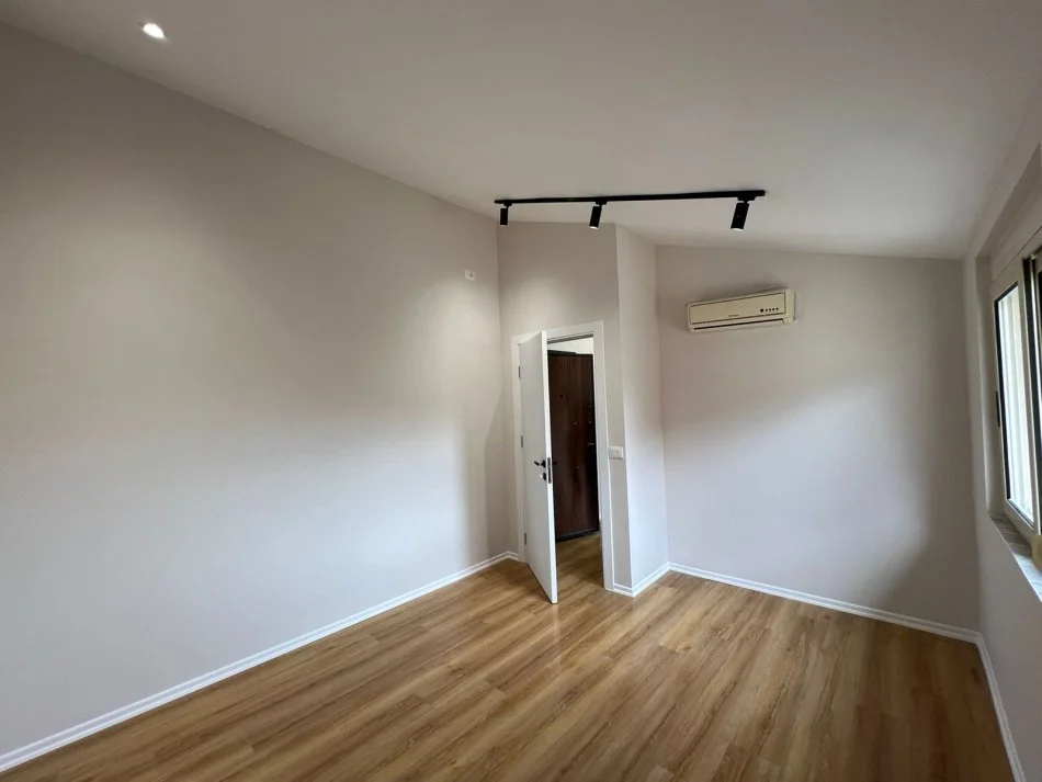 Durres, shitet apartament 1+1+Ballkon Kati 8, 71 m² 95.000 € (rruga pavaresia)