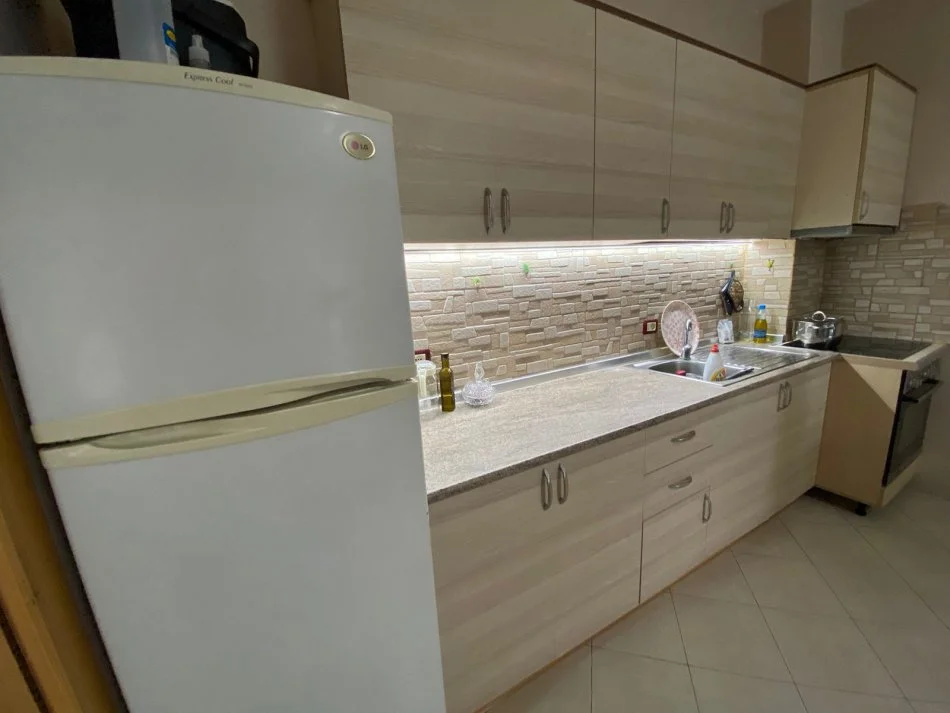Tirane, jepet me qera apartament 1+1+Ballkon , 67 m² 550 € (Kika 2)