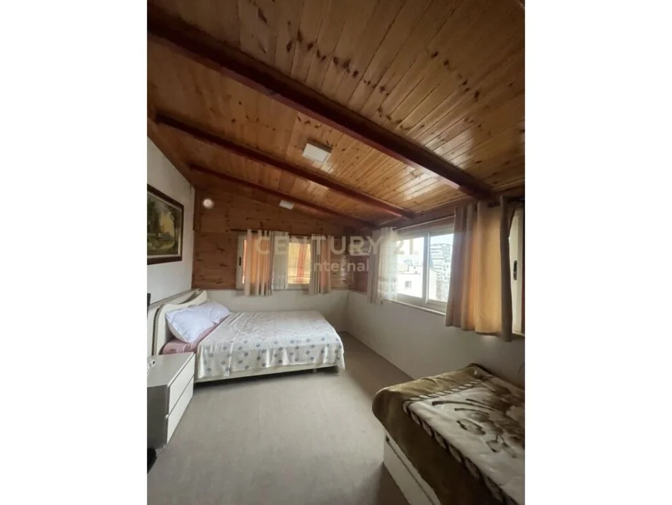 𝐓𝐢𝐫𝐚𝐧𝐞, 𝐣𝐞𝐩𝐞𝐭 𝐦𝐞 𝐪𝐞𝐫𝐚 𝐚𝐩𝐚𝐫𝐭𝐚𝐦𝐞𝐧𝐭 𝟑+𝟏 𝐊𝐚𝐭𝐢 𝟔, 𝟖𝟕 𝐦² 𝟖𝟎𝟎 € (𝐑𝐫𝐮𝐠𝐚 𝐒𝐢𝐫𝐢 𝐊𝐨𝐝𝐫𝐚)