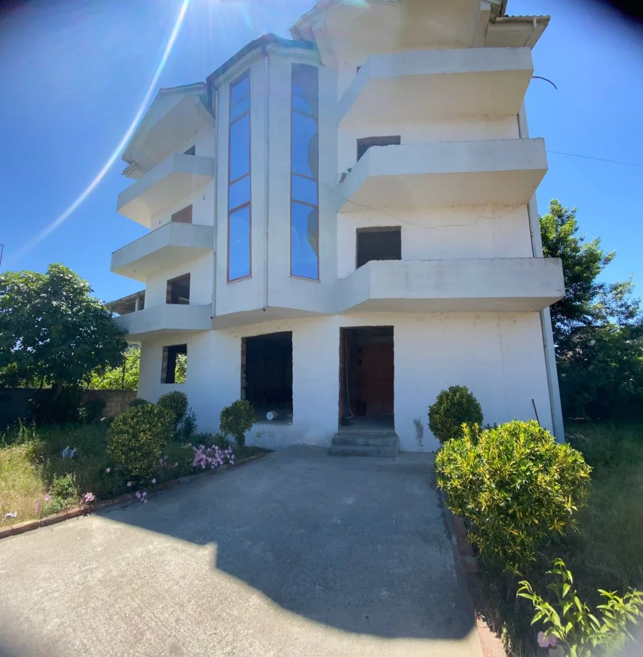 Tirane, shitet Vile 3 Katshe Kati 4, 1.000 m² 570.000 € 