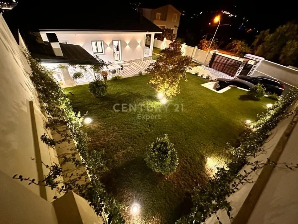 𝐓𝐢𝐫𝐚𝐧𝐞, 𝐣𝐞𝐩𝐞𝐭 𝐦𝐞 𝐪𝐞𝐫𝐚 𝐕𝐢𝐥𝐞 𝟒+𝟏 , 𝟏𝟖𝟗 𝐦² 𝟑.𝟎𝟎𝟎 € (𝐌𝐮𝐥𝐥𝐞𝐭)