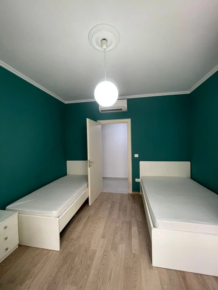 Tirane, jepet me qera apartament 2+1+Ballkon Kati 5, 110 m² 1.000 € (rruga e kavajes)