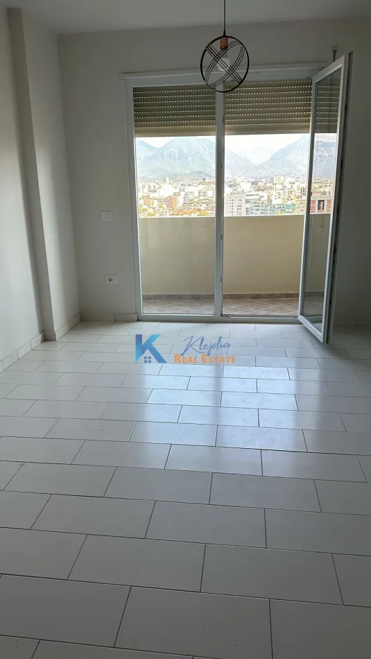 Tirane, jap me qera apartament 1+1+Ballkon Kati 10, 70 m² 350 € (Perballe Spitalit Amerikan 3)