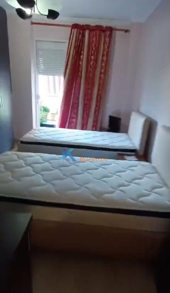 Tirane, jap me qera apartament 2+1+Ballkon Kati 4, 105 m² 800 € (Kodra e Diellit)